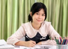 จากดินสอแท่งแรก…สู่ศิลปินแห่งความฝัน ‘น้องอิม’ วัย 16 ยึด ‘ถวัลย์ ดัชนี’ เป็นต้นแบบ สร้างแรงบันดาลใจให้เยาวชนไทย