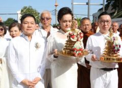 รองนายกฯ อัญเชิญพระบรมสารีริกธาตุ ประดิษฐานบนบุษบก เสริมสิริมงคล