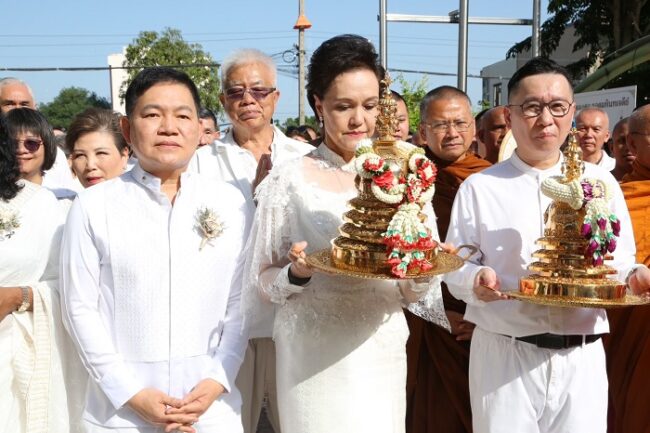 รองนายกฯ อัญเชิญพระบรมสารีริกธาตุ ประดิษฐานบนบุษบก เสริมสิริมงคล