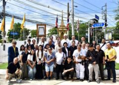 บิ๊กแก้ว-ลูกชาย ถวายผลไม้ “พระสยามเทวาธิราช” เสริมสิริมงคล