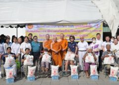 วัดเทพศิรินทร์ฯ ร่วมกับ ป่อเต็กตึ๊ง จัดพิธีทิ้งกระจาด แจกผู้ยากไร้ 1,200 ชุด
