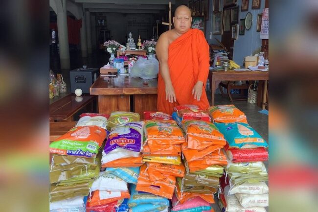 เจ้าอาวาสวัดท่าผา เปิดกรุ “พระสมเด็จรุ่นแรก” มอบข้าวสาร 100 กระสอบ แก่สมาคมหนังสือพิมพ์แห่งประเทศไทยฯ
