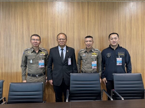 “พล.ต.อ.ดร.ปัญญา” เดือด! จี้ธนาคาร-ค่ายสื่อสาร รับผิดชอบเหยื่อมิจฉาชีพ ชี้อย่าปล่อยประชาชนสู้แก๊งออนไลน์ลำพัง